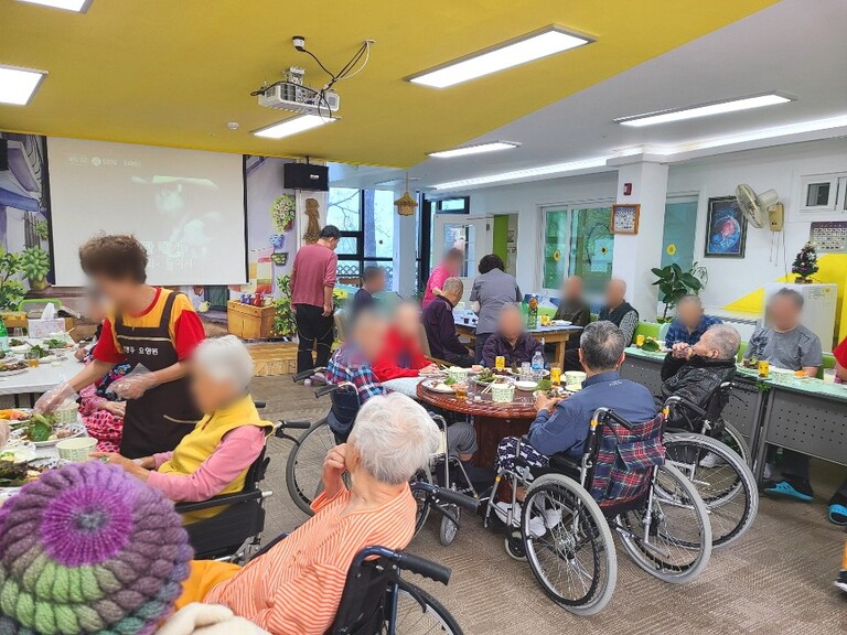 어버이날을 맞이하여 행사를 진행했어요~