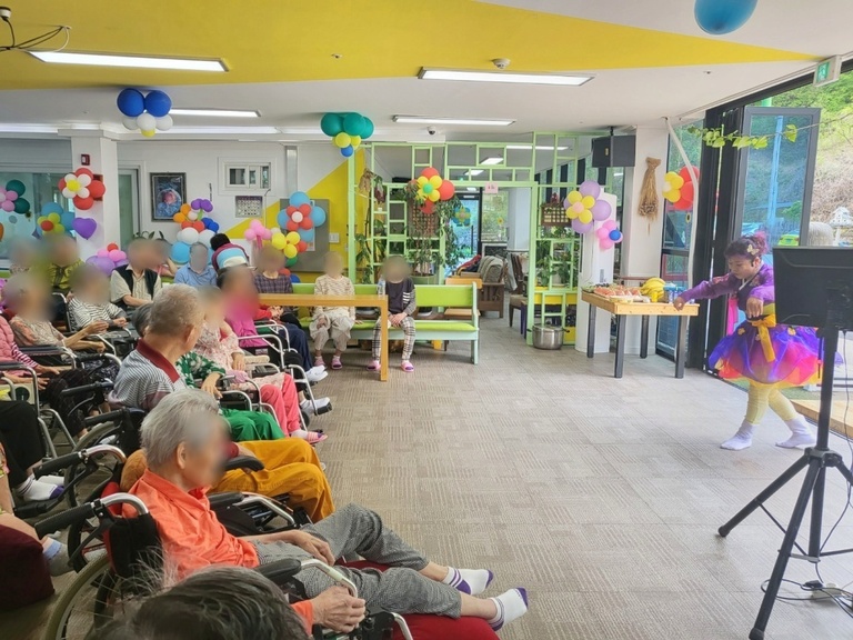 어버이날 행사 [각설이 공연]